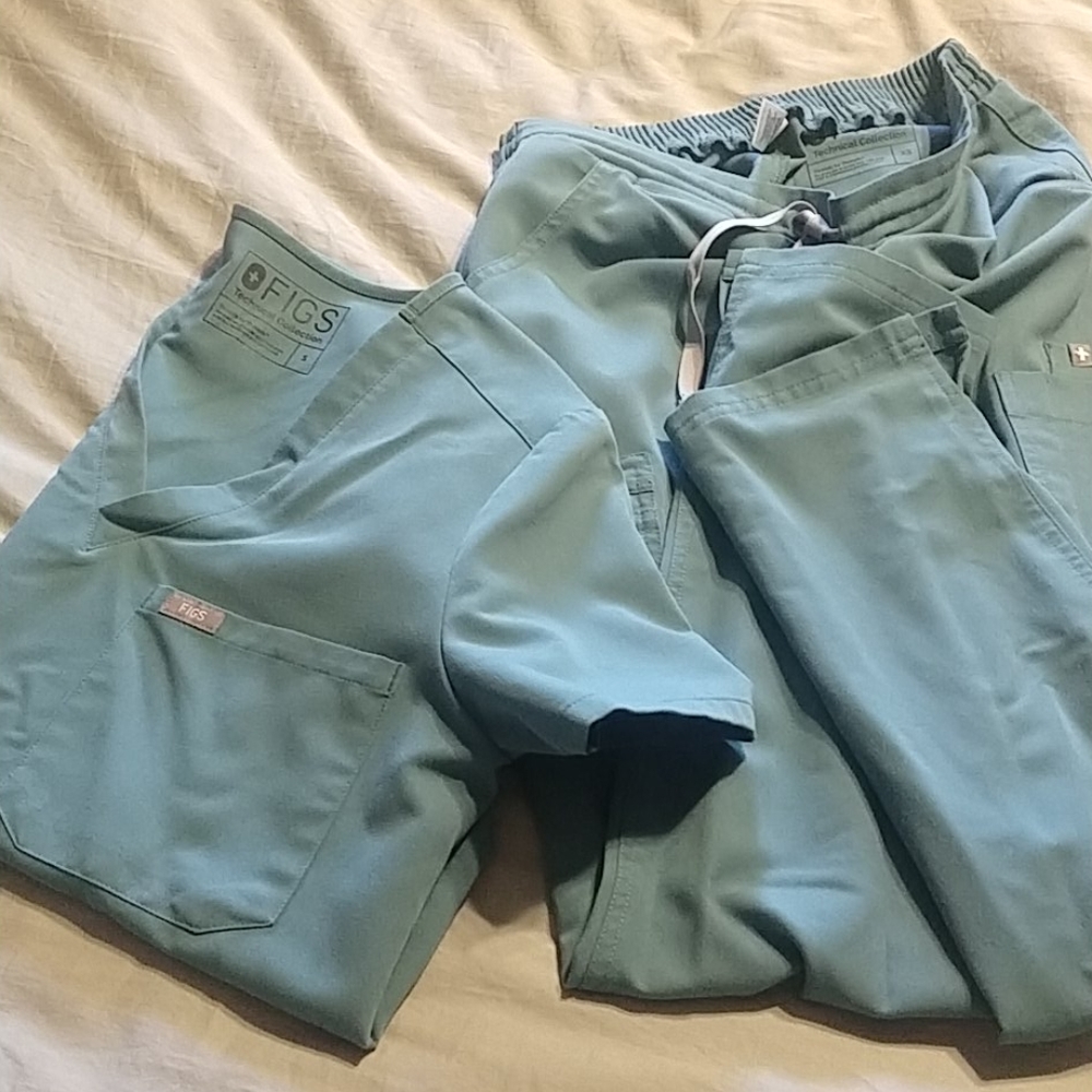 Hydrogreen Figs Scrubs Set